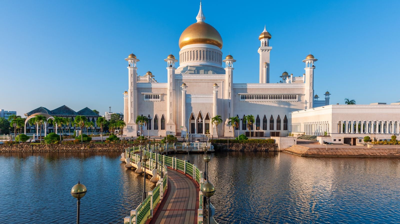 Omar Ali Saifuddien Mosque, Bandar Seri Begawan